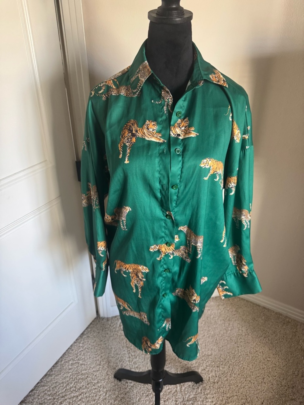 Green Tiger-Print Button Front Blouse Long Size Small